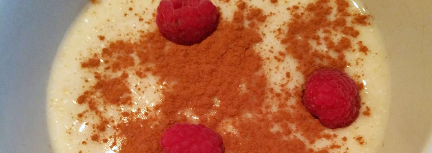 Smoothie cu banane, zmeură și scorțișoară