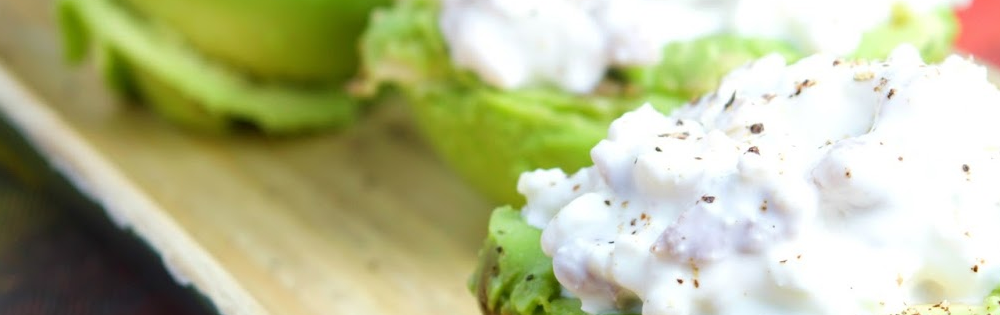 Salată de avocado cu perle de brânză