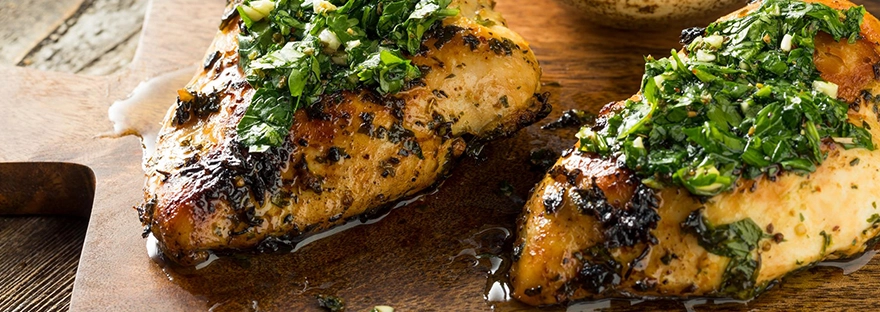 Pui cu sos argentinian Chimichurri