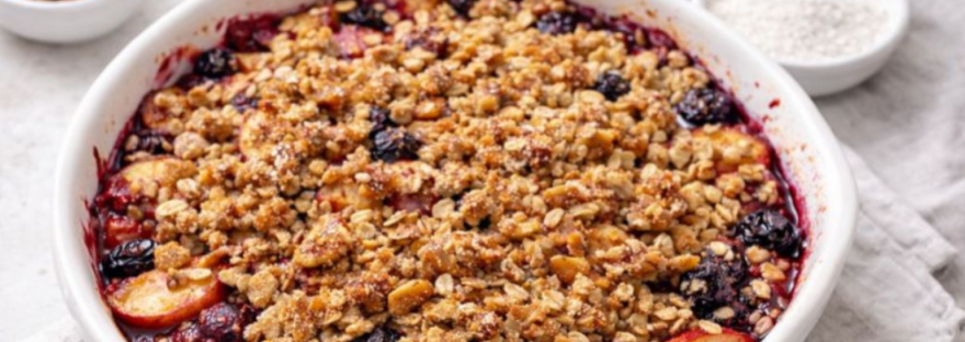 Crumble de ovăz cu fructe și nuci